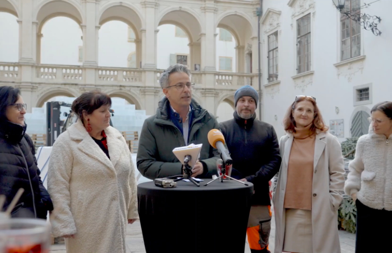 Pressekonferenz Eiskrippe Landhaushof