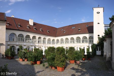 katzelsdorf-schlosscsteindy-cc-by-sa-3.0-at.jpg