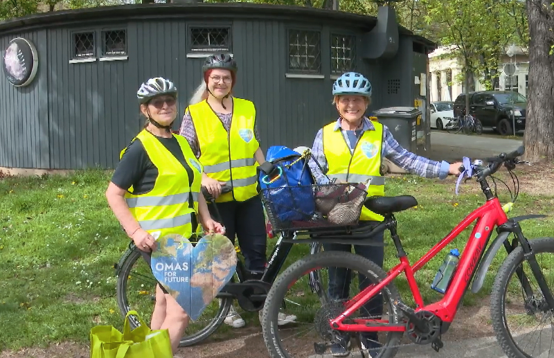 Omas for Future: „Klingeln für's Klima“